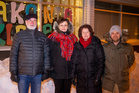 Inarin seurakunnan diakonissat Anja Karhula ja Anu Huhtamella kertovat, että Ivalon rotaryklubin lahjoittama joululahjaraha tulee hyvään käyttöön. Kuvassa myös Ivalon rotaryklubin edustajat Martti Rapeli ja Ville Vaarala.